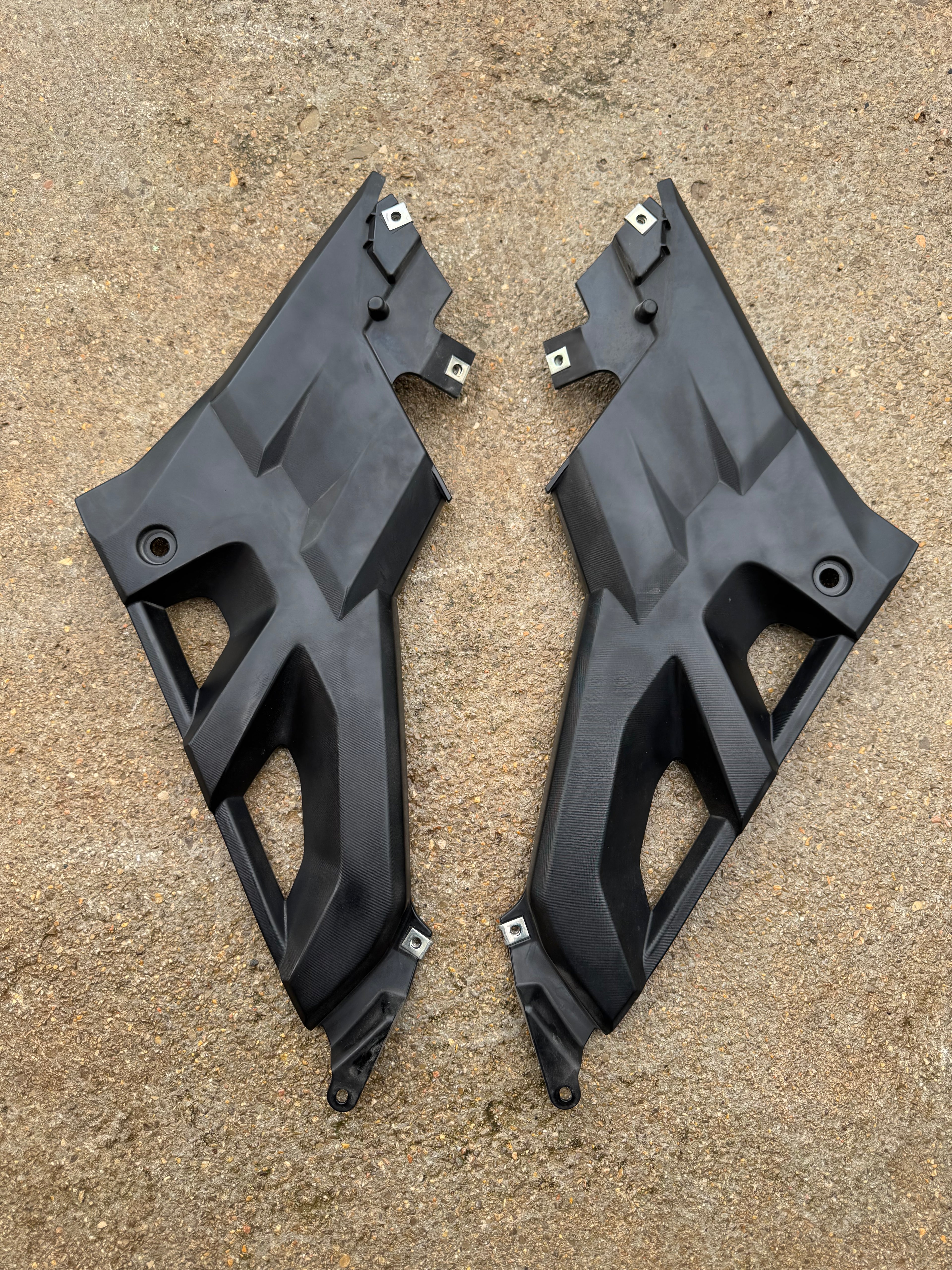 Carénage sous reservoir Yamaha MT125