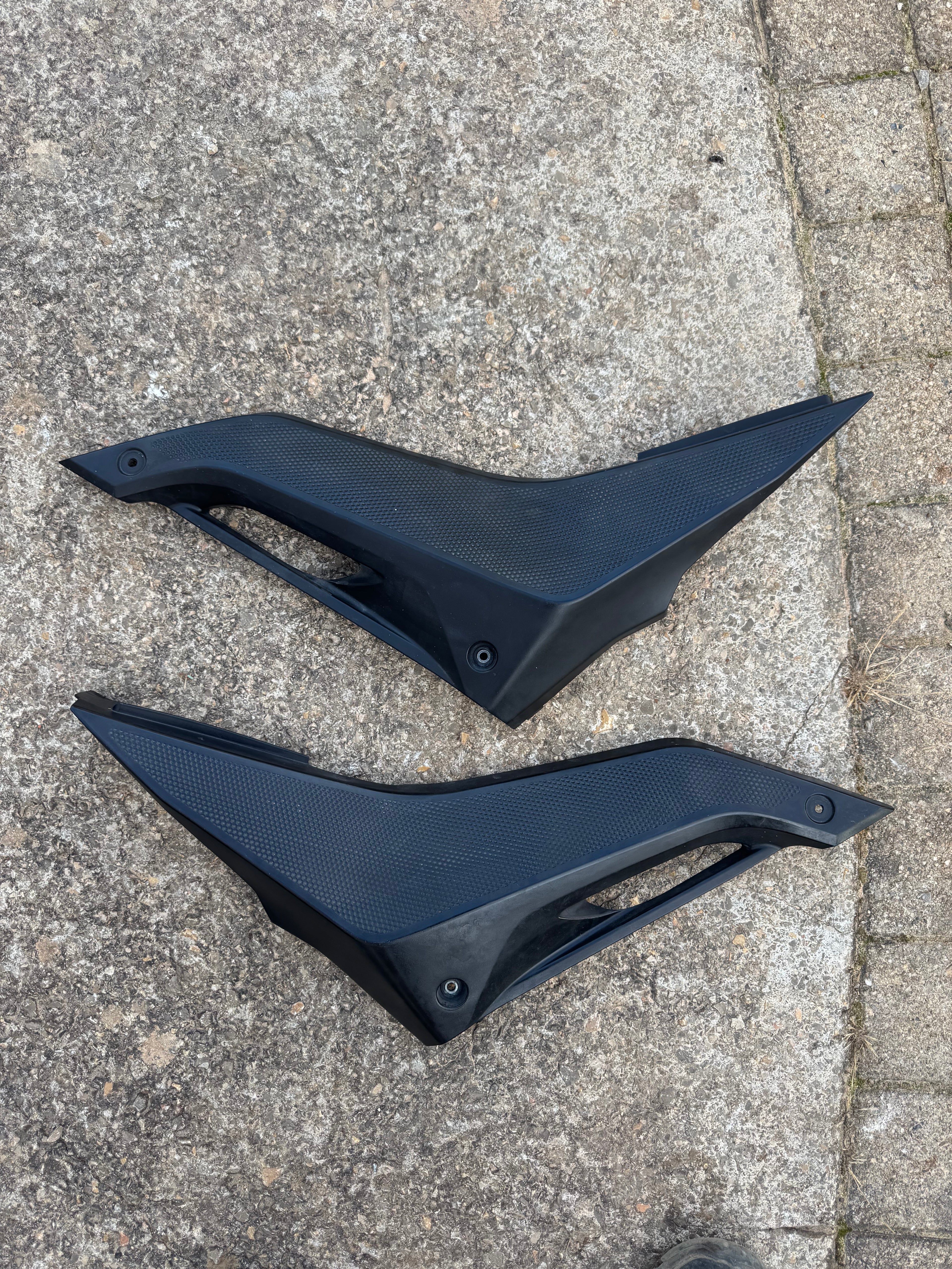 Carénage sous reservoir Yamaha YZF R125