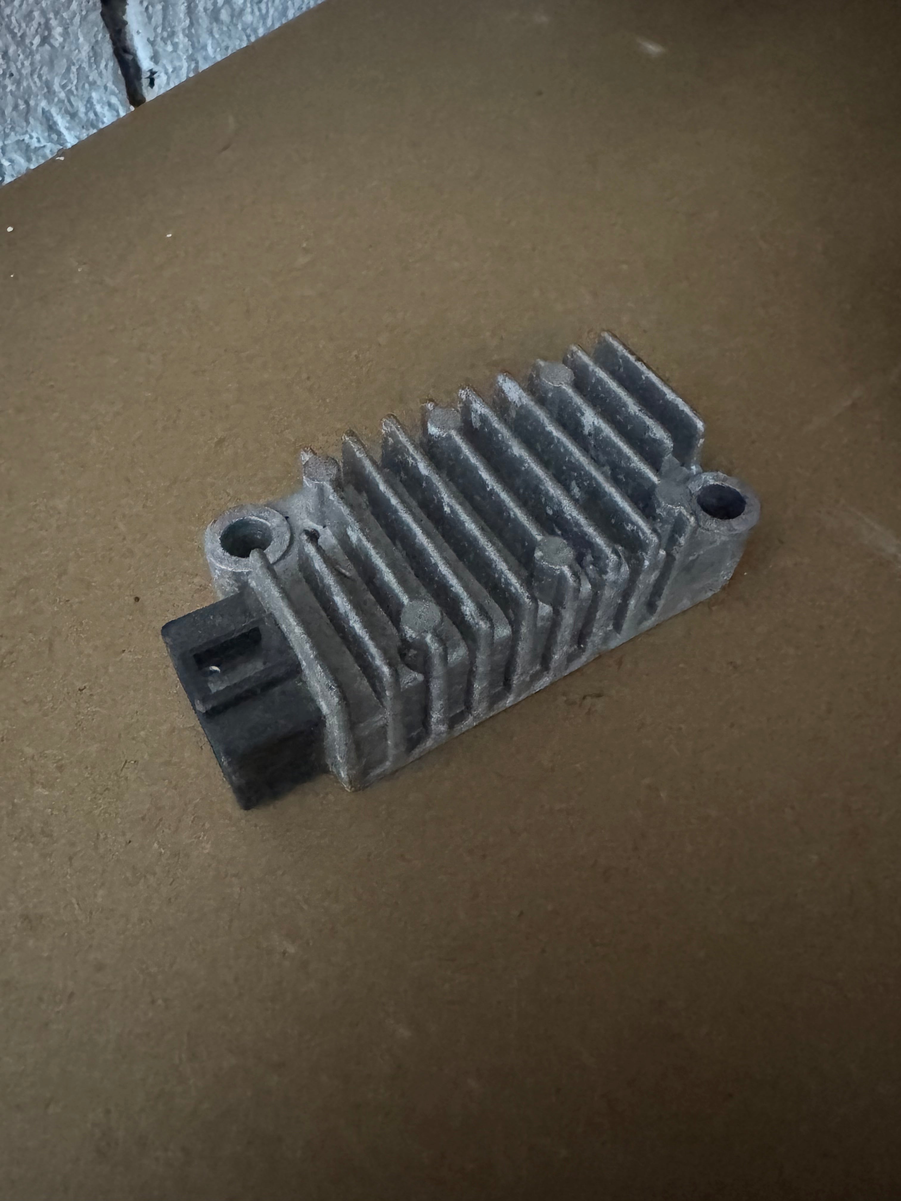 Regulateur tension Yamaha 125 WRX