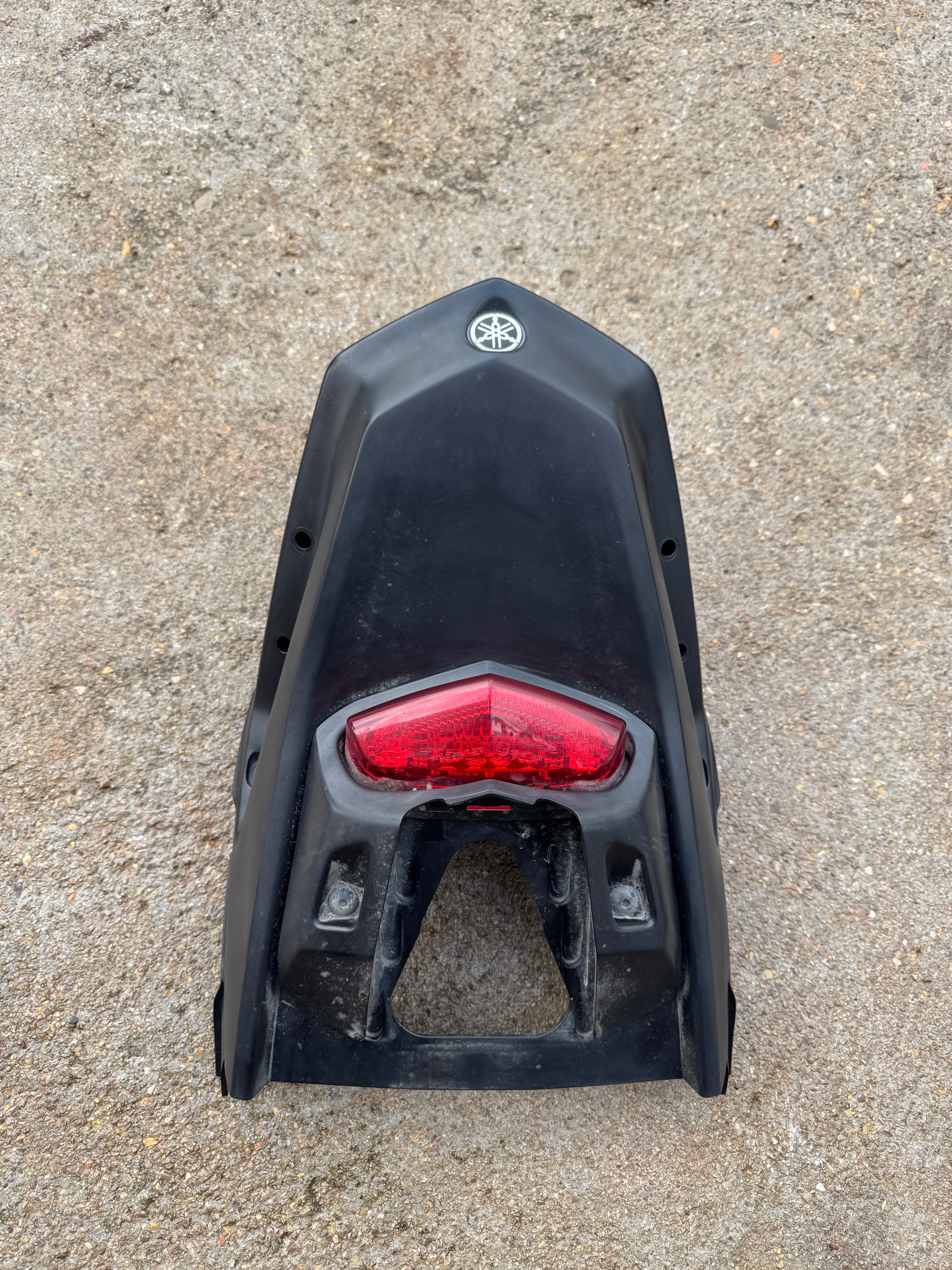 Coque arrière Yamaha MT125