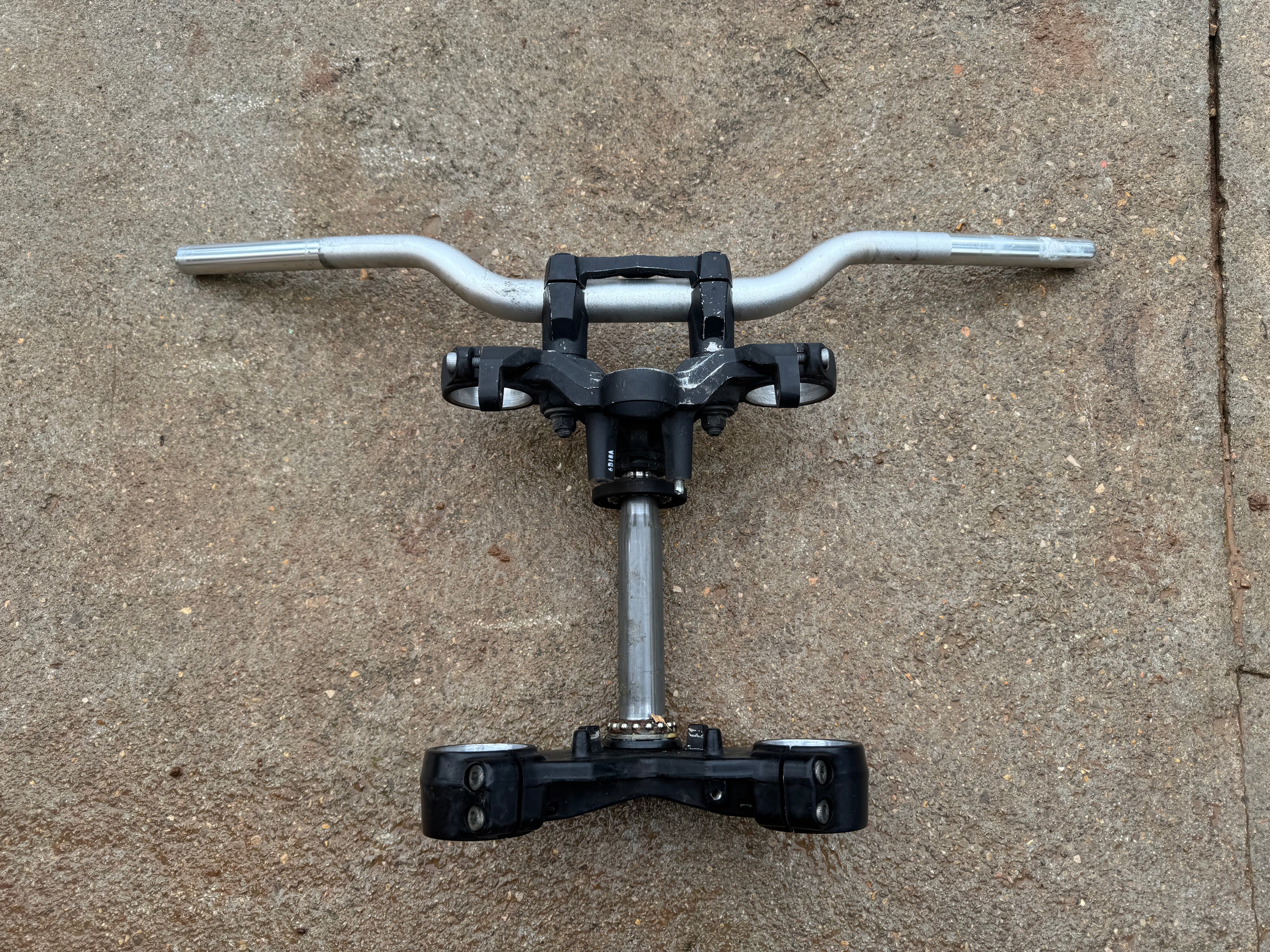 Te de fourche complet Yamaha MT125