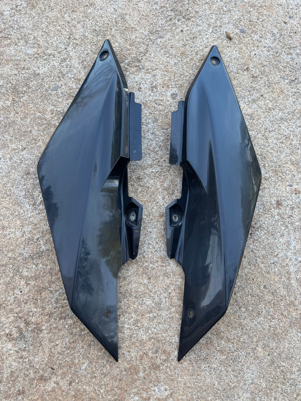 Caches latéraux arriere Yamaha 125 WRX