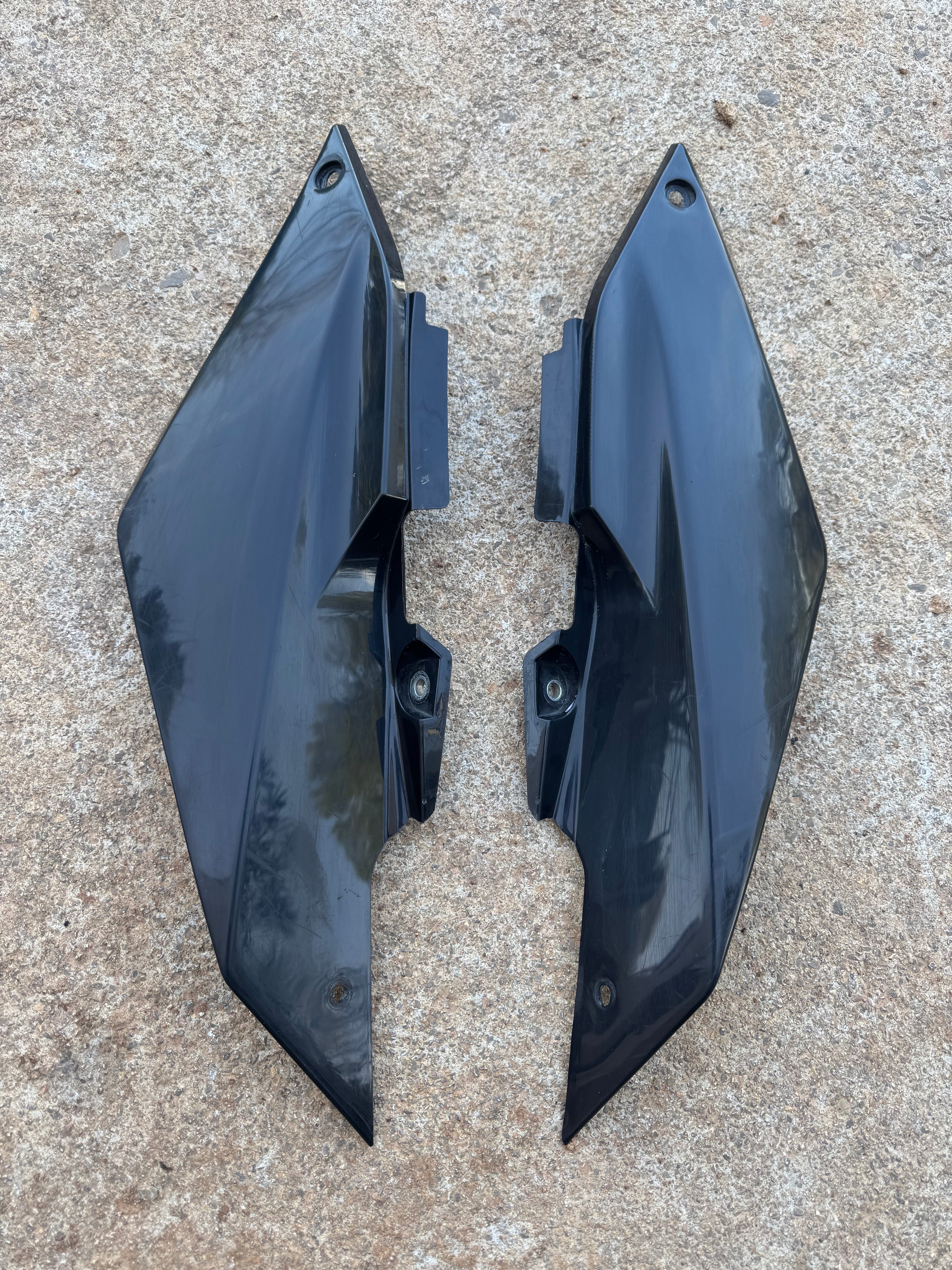 Caches latéraux arriere Yamaha 125 WRX