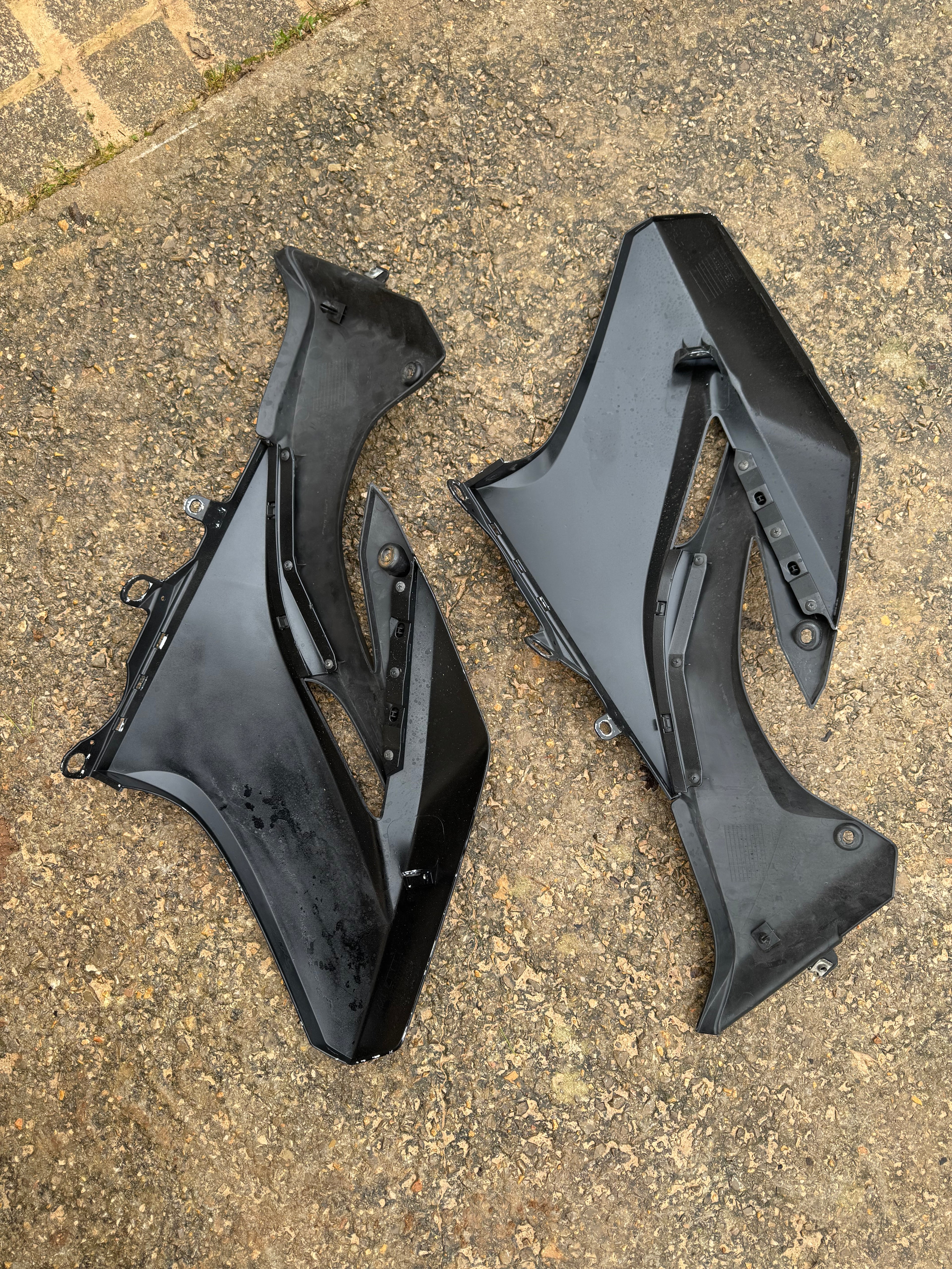 Caches latéraux avant Yamaha 125 WRX