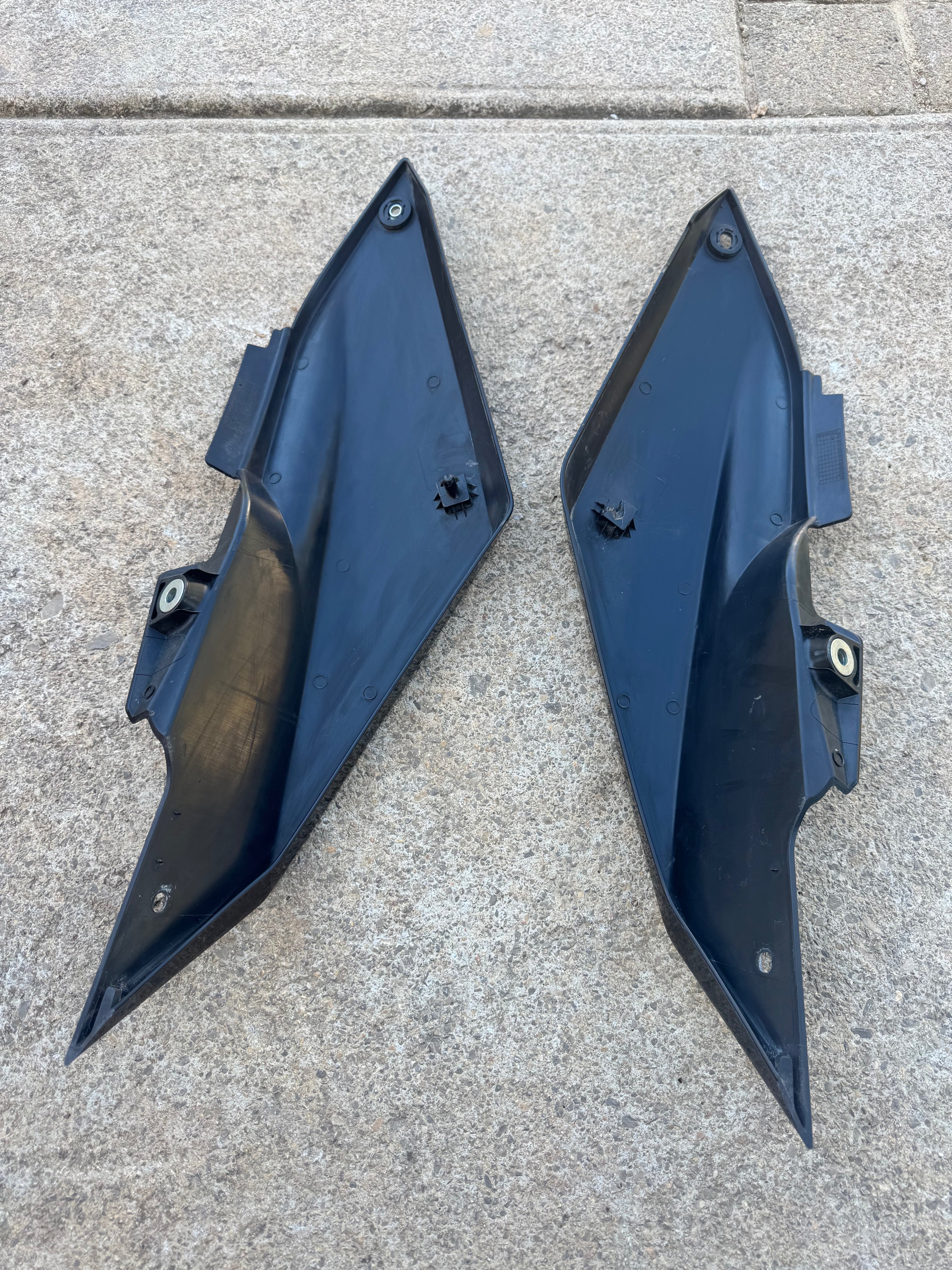 Caches latéraux arriere Yamaha 125 WRX