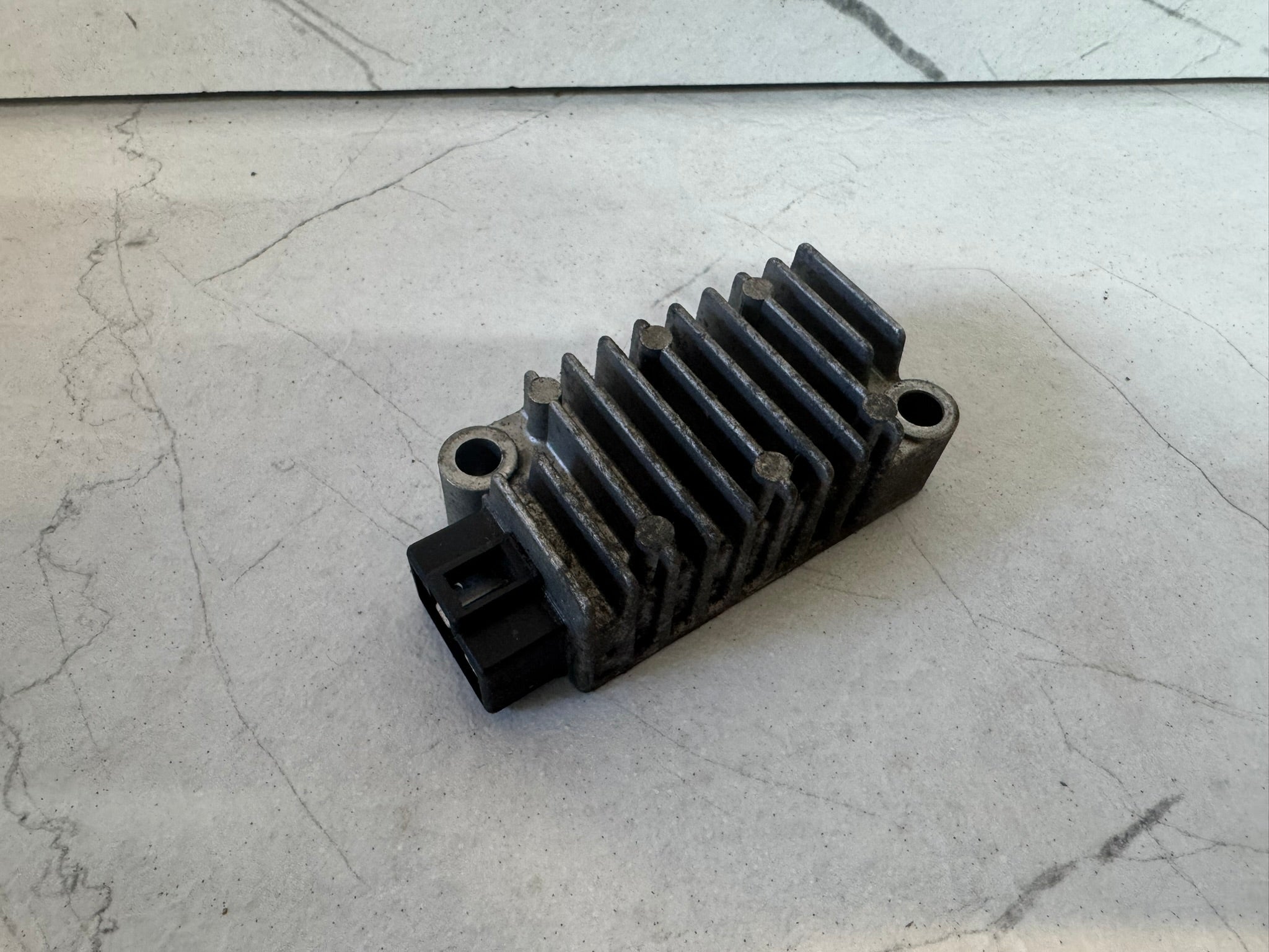 Regulateur tension Yamaha YZF R125 Phase 2